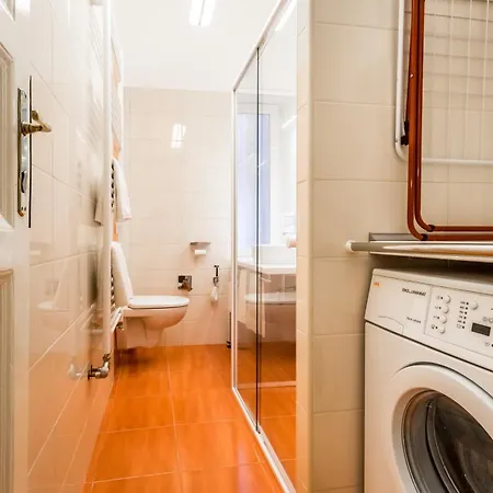 Orange In The Heart Of With Free Garage Apartament *